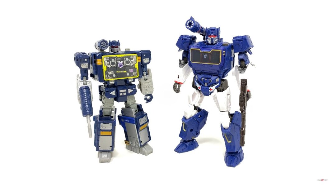 Transformers Studio Series 83 Soundwave More In Hand Image  (33 of 51)